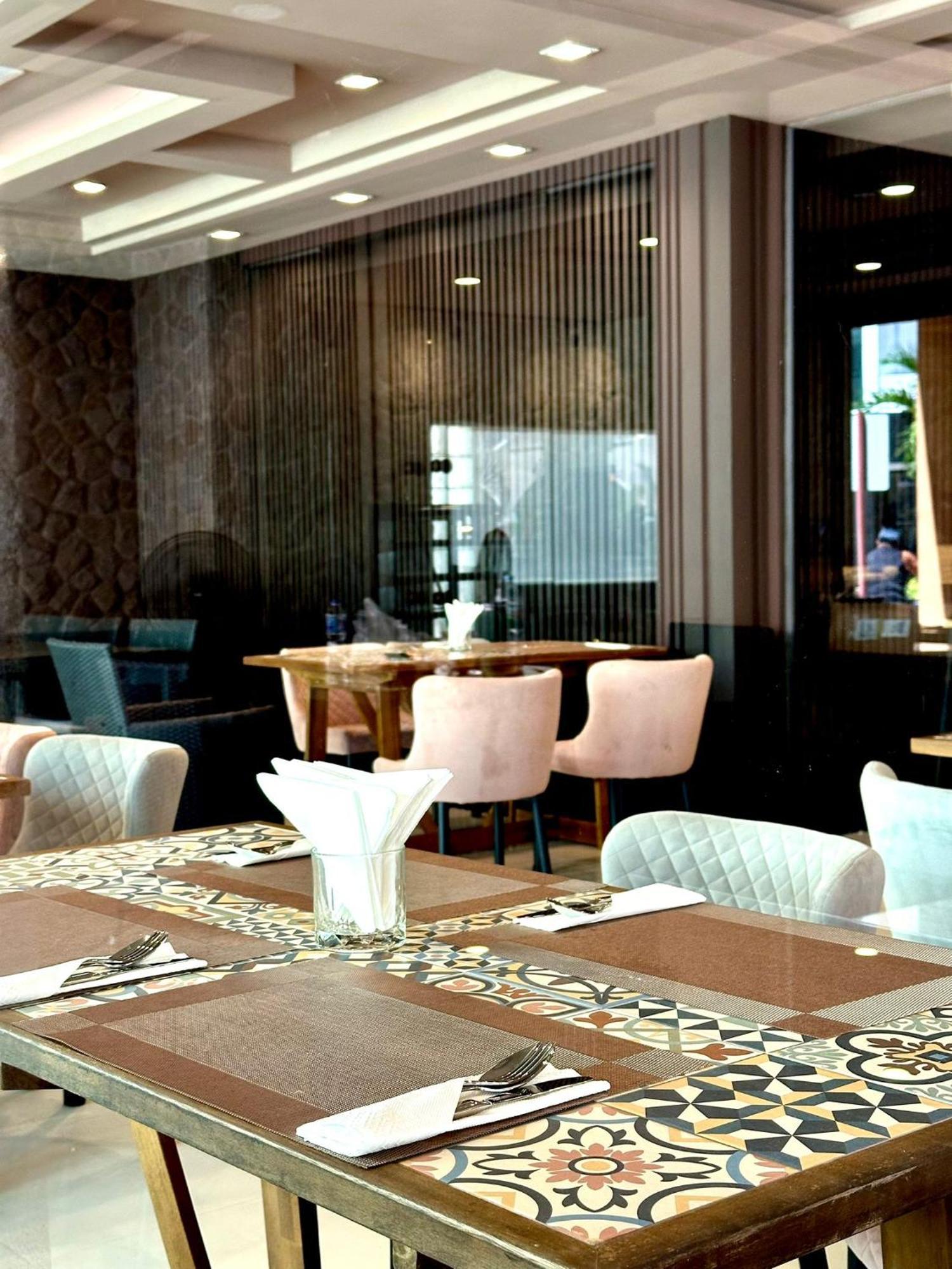 Grand Orlov Apart Hotel Patong Extérieur photo