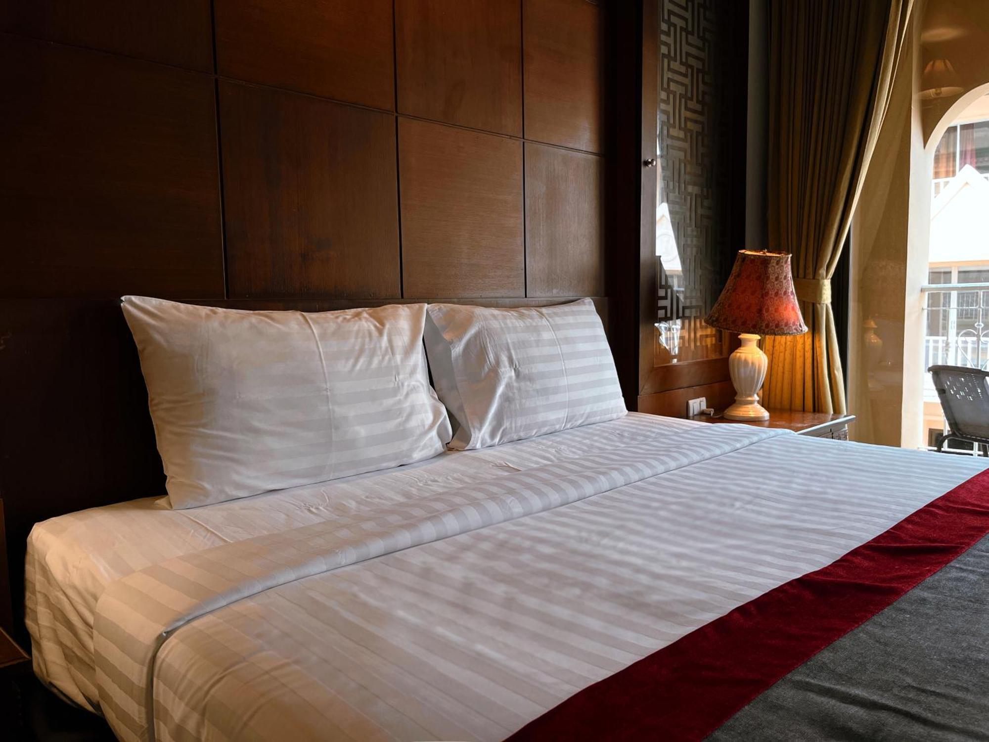 Grand Orlov Apart Hotel Patong Extérieur photo